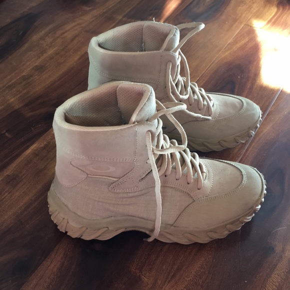 oakley desert boots